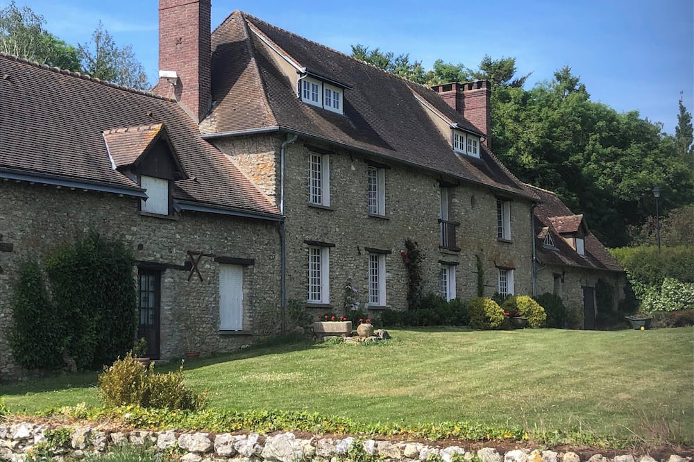 Berthenonville House | Family home in Vexin, 1 hour from Paris. Sleeps 17.