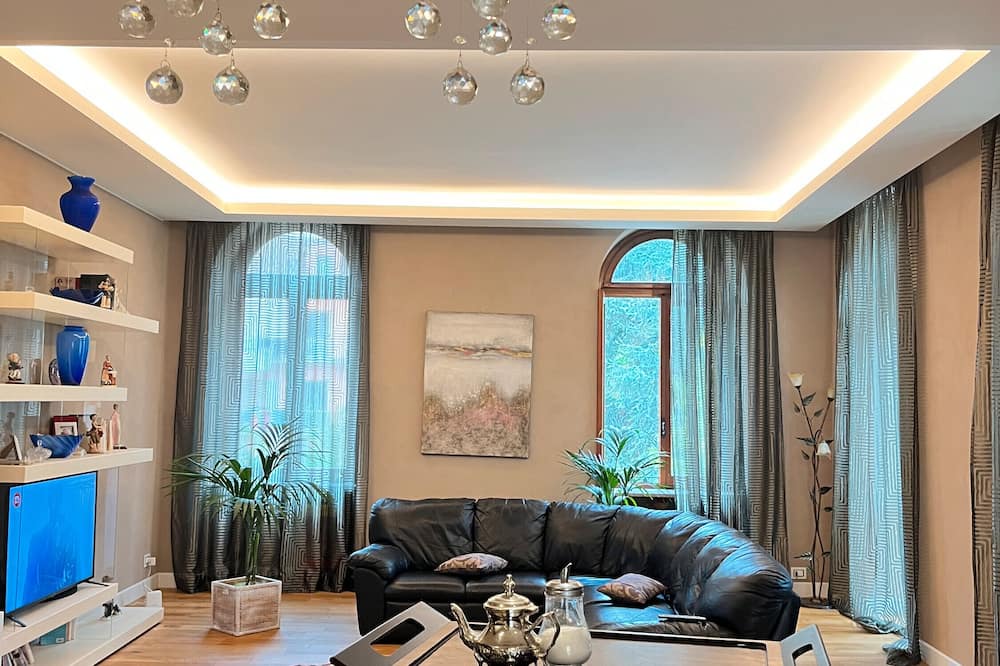 Canale Apartment | Apartment 'Magnifico Roero Relax Three Bedrooms' with Balcony, Wi-Fi and Air Conditioning