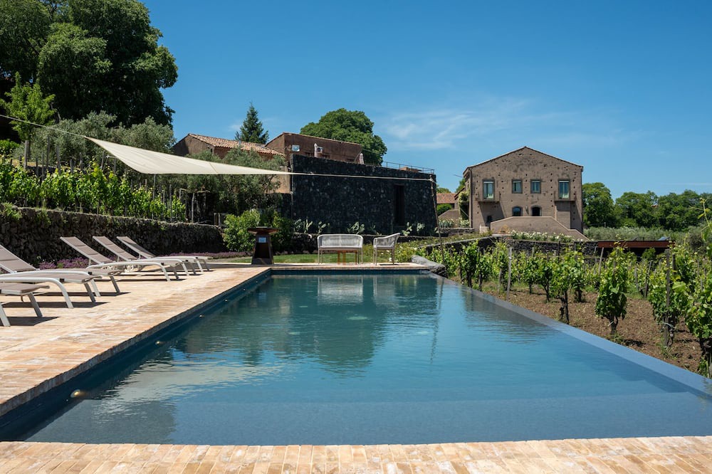 Rovittello House | Borgo Rovittello, traditional Sicilian house with pool immersed in vineyards.