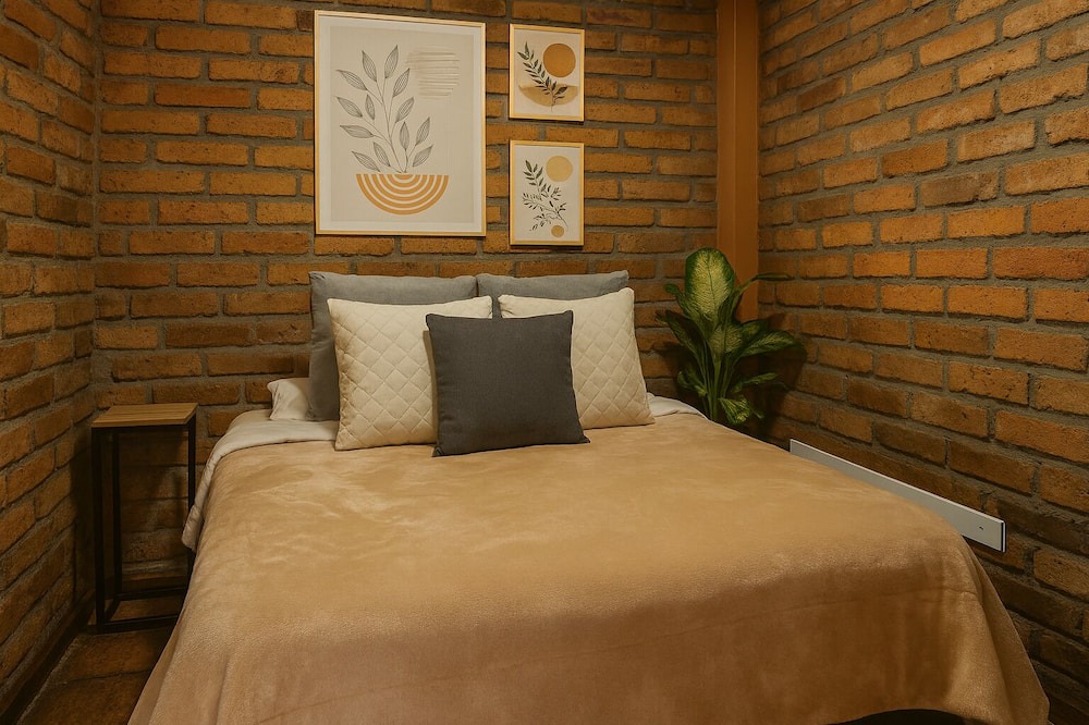 San Sebastian House | La Herrería Moderna: Un Oasis Industrial en Cuenca