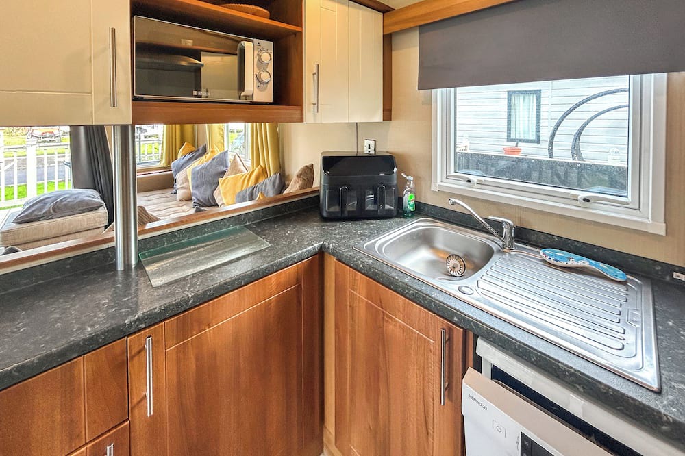 Burnham-on-Sea Apartment | Spacious caravan sleeps six, with private decking and master ensuite.