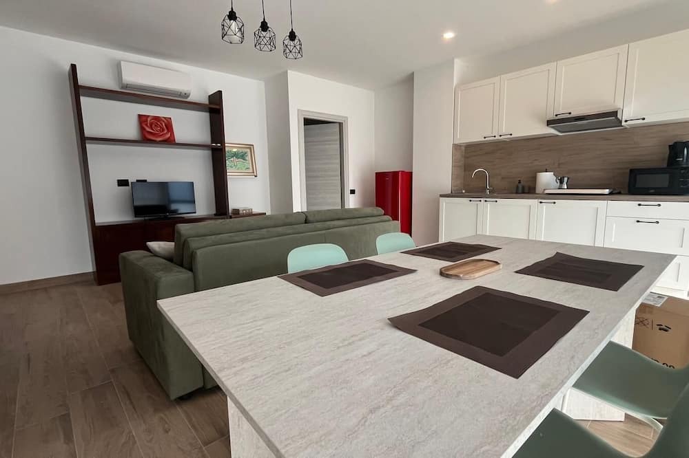 Saronno Apartment | Tolstoi 15 Independent Apartment