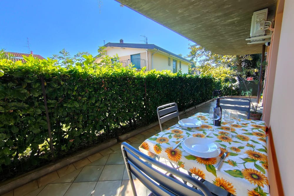 San Fermo della Battaglia House | Holiday Home 'Martina' with Private Terrace, Wi-Fi and Air Conditioning