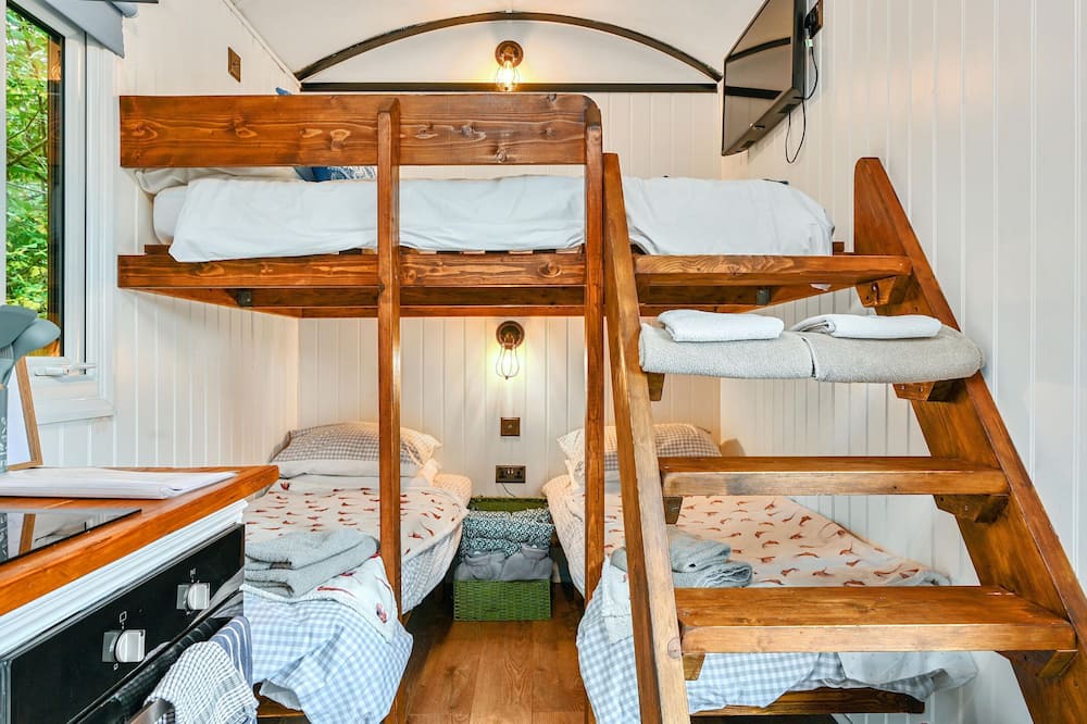 Blackham Cottage | Stag Shepherds Hut - a holiday let that sleeps 4 guests in 1 bedroom