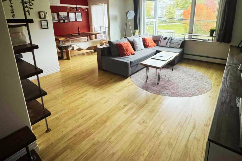 North End Condo | SPACIOUS & BRIGHT NORTH END CONDO - TURN KEY | PET FRIENDLY | BUSINESS READY