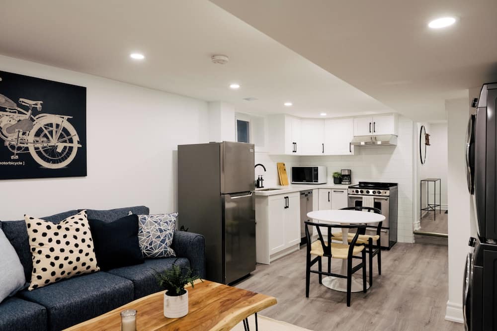 Fairbank House | The Alora Suite | Luxury 1 Bedroom Unit + Parking