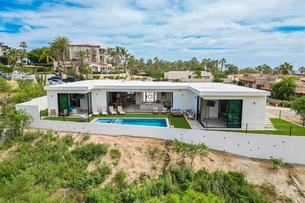 Cabo Bello Villa | Luxurious Villa Spacious & Private heated Pool Steps from Beach