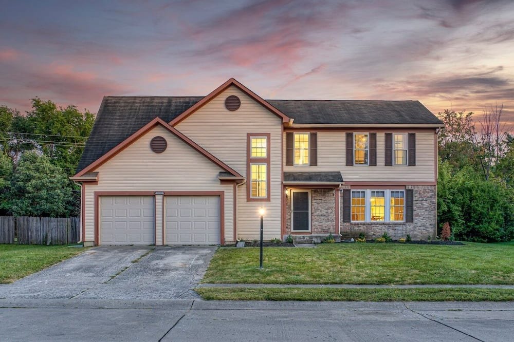 Maxwell House | Modernhome |King-Bed |FirePit |Sleeps 12| Large Groups
