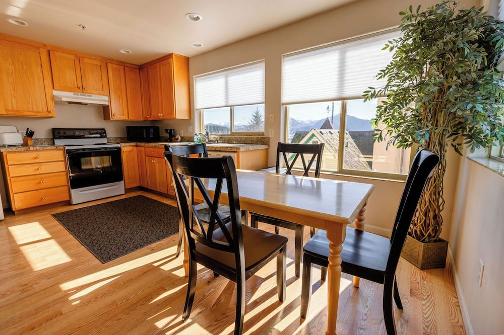 Sitka Apartment | 406 Etolin Way - 1 Bedroom, 1 Bathroom, Located Downtown