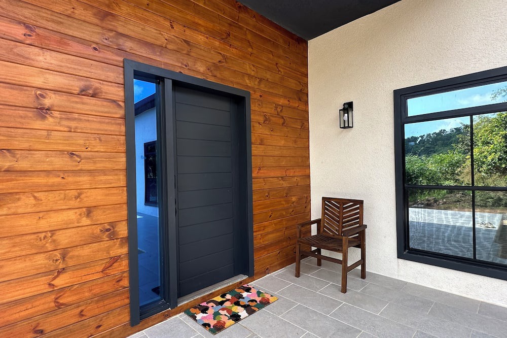 St. Andrew Villa | Charming 3-bedroom villa with Pool, WiFi and AC in Saint Andrew