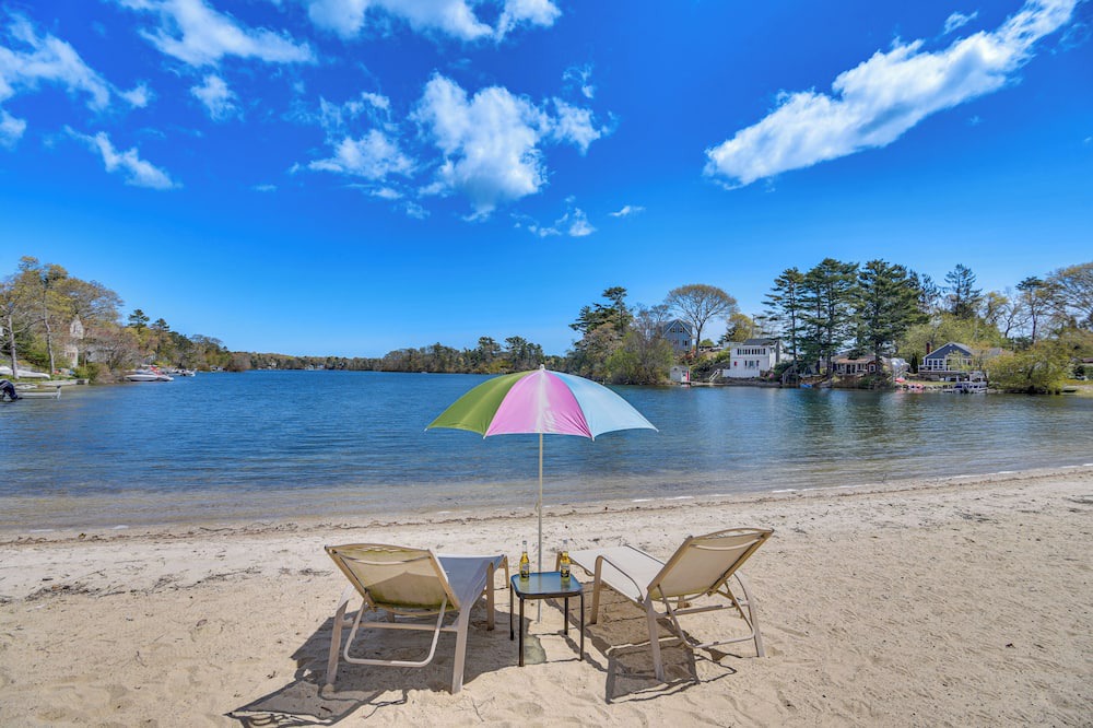 White Island Shores Cottage | Cottage on Private Pond w/Beach in Wareham
