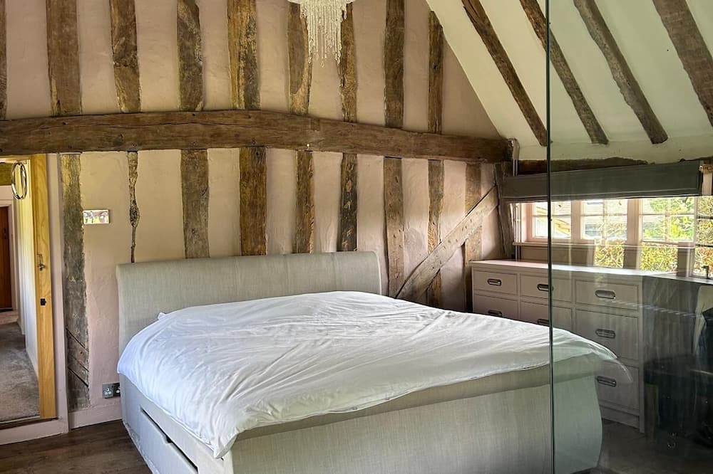 Bishop's Stortford Other | Charming 500-Year-Old Farmhouse - Modern Comforts