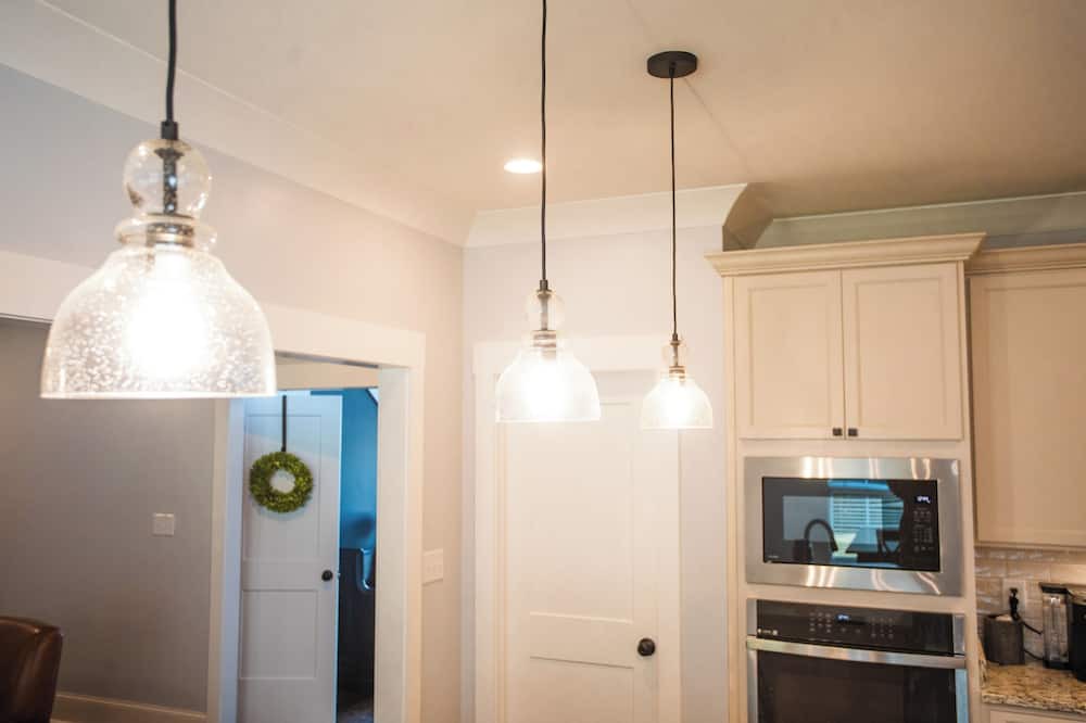 Normal House | Mountain View Retreat, Sleeps 10, Luxe 3BR+ Near Downtown HSV