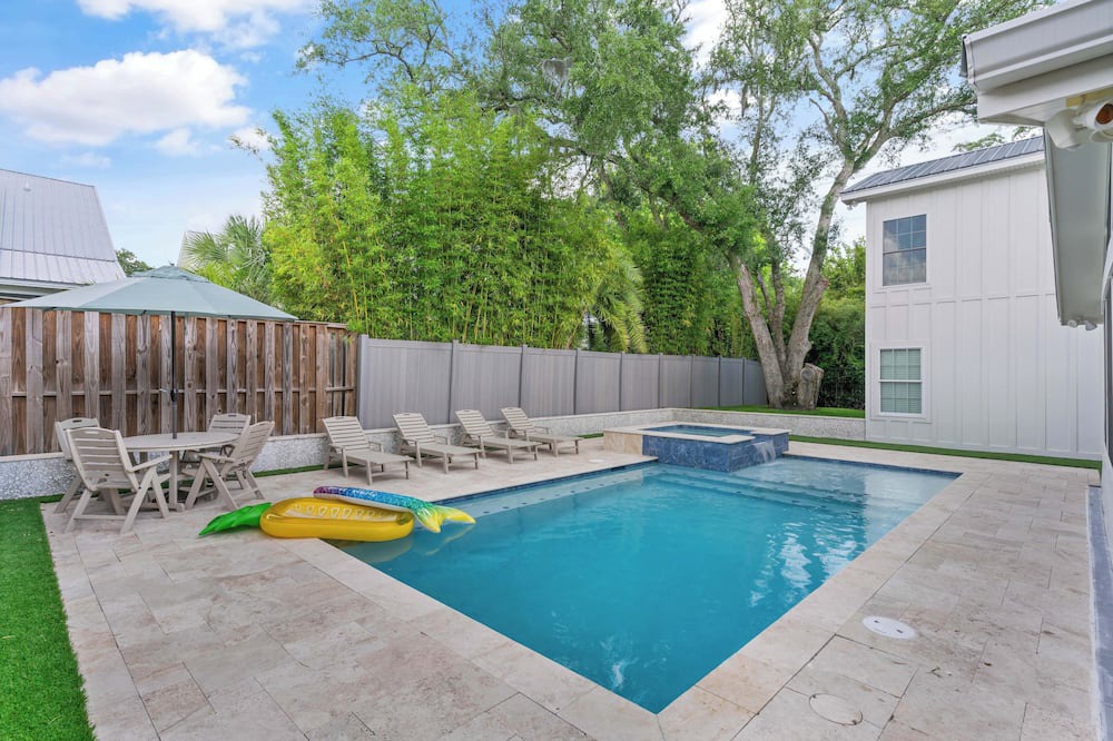 East Beach House | The Blue Door Cottage sleeps 8 and makes for a perfect beach getaway