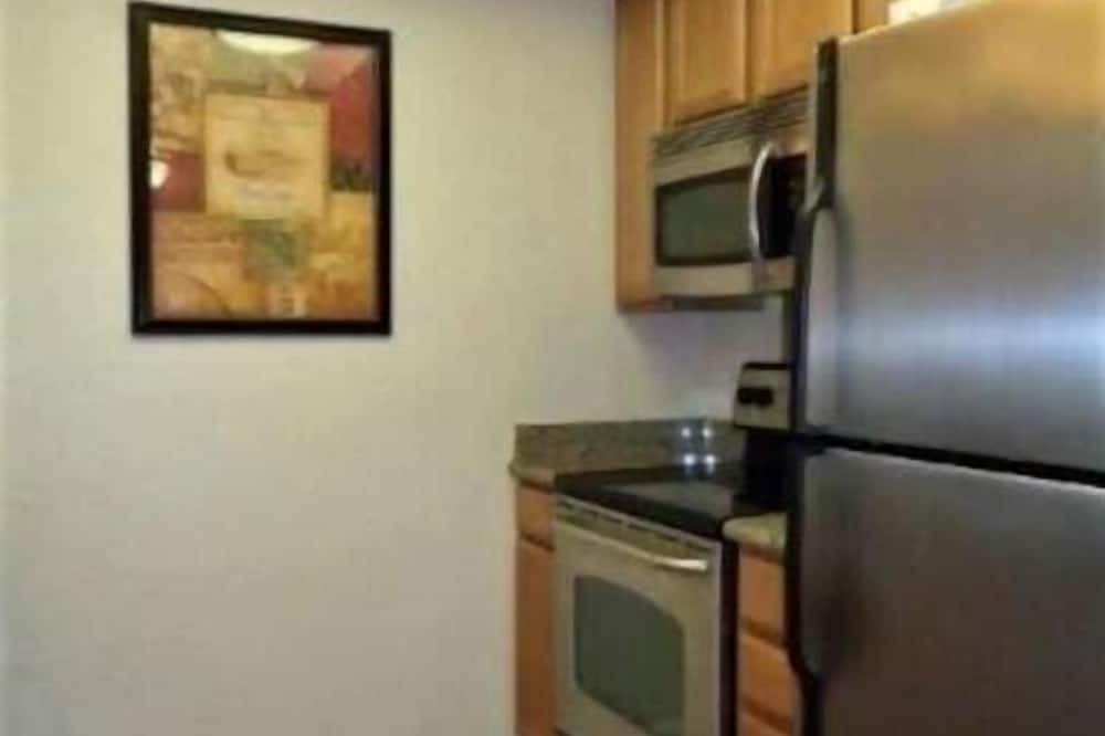 Modesto Condo | Cute and Cozy