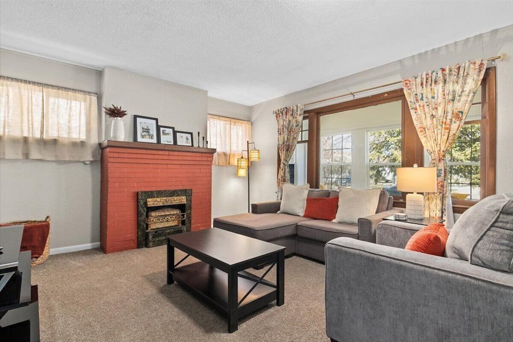 Central - Terry House | Cozy Downtown Billings - Main Level