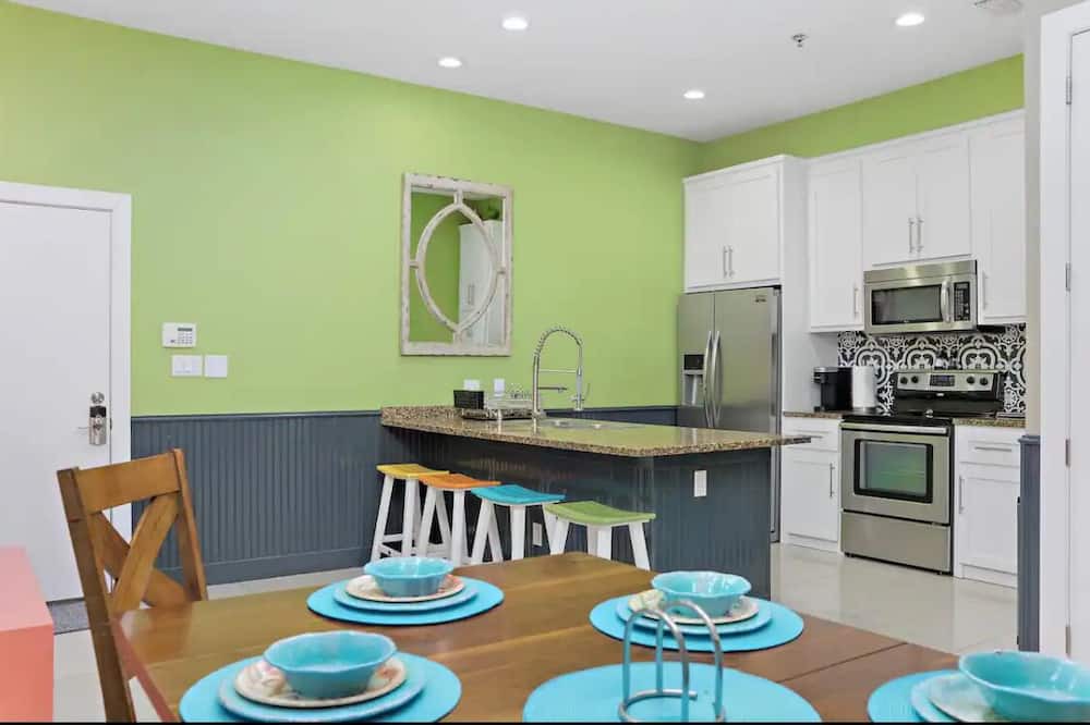 South Padre Island Condo | Coral Cave Luxury Condo! Enjoy the beach, pools, BBQs, and bay views.