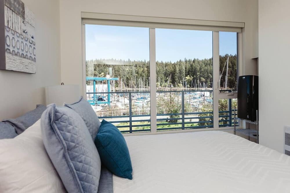 Regional District of Nanaimo Apartment | Windy Sails Marina View Condo