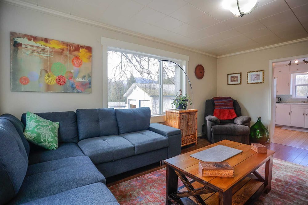 Taghum House | Dee's Country House on 5 acres by the lake