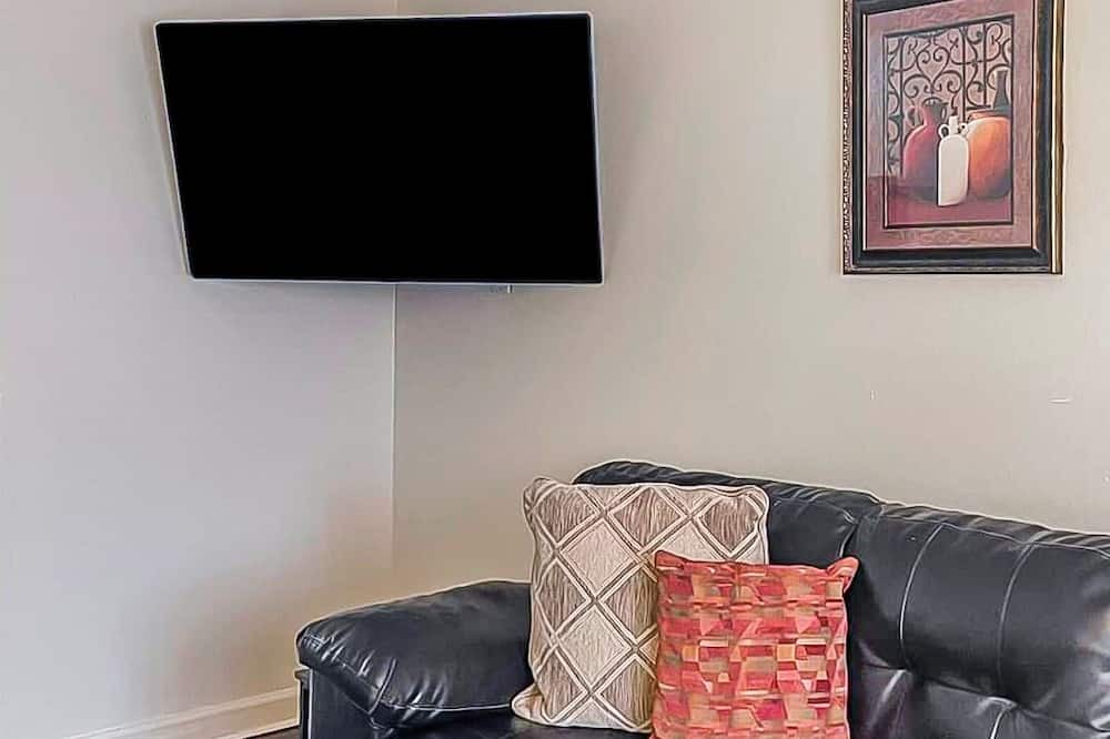 Birmingham Apartment | Cozy 2 Bedroom in Ensley Close to DTown and Quiet!