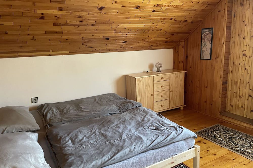 Branzez House | Wonderful private villa for 6 people with WIFI, balcony, pets allowed and parking