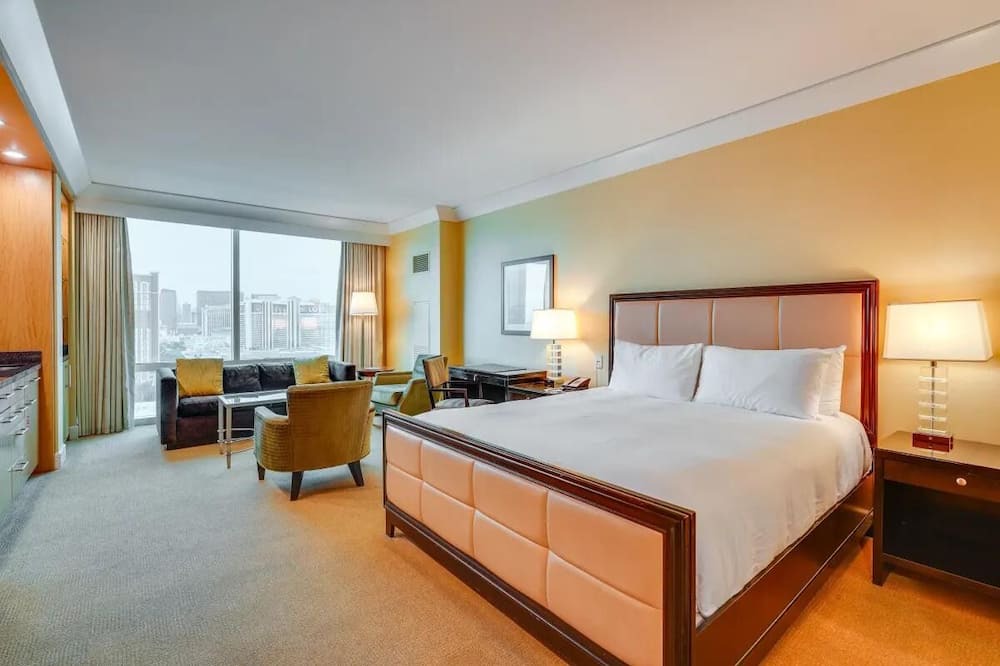 Las Vegas Apartment | Experience Luxury and Style: Your Trump Tower Oasis in Vibrant Las Vegas