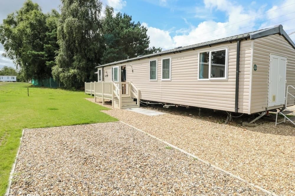 Hopton Ski Chalet | Dog Friendly 3 Bedroom Static Caravan in Fritton