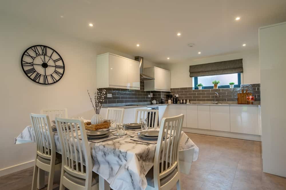 York House | Garden View - sleeps 6 guests in 2 bedrooms