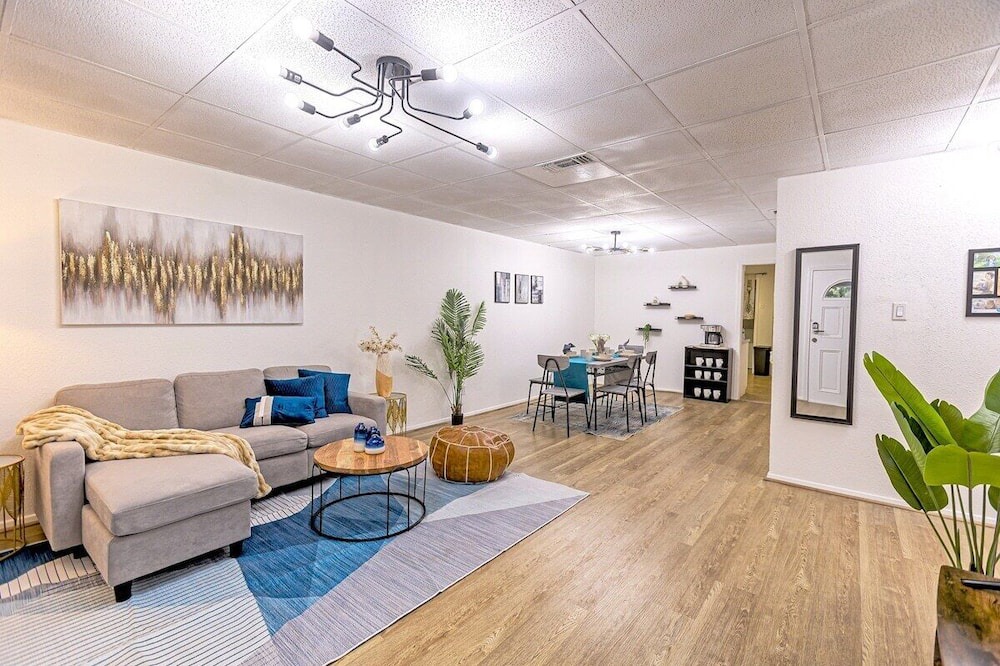 West San Antonio House | 14 Guests Alamo River Walk Zoo SeaWorld SAT