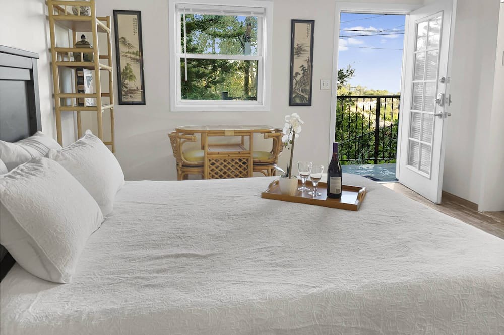 Hollywoodland Apartment | Scenic Secret Stairs Apt Hollywood Hills