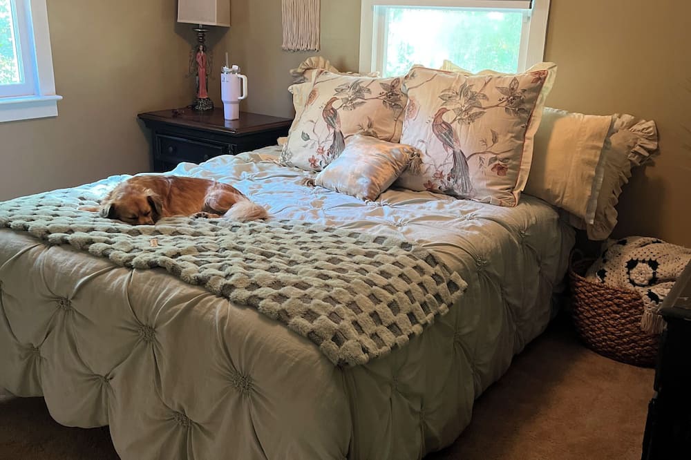 Pawleys Island House | Cute cottage in Pawleys with 2 queen beds and 2 full baths that allow pets!