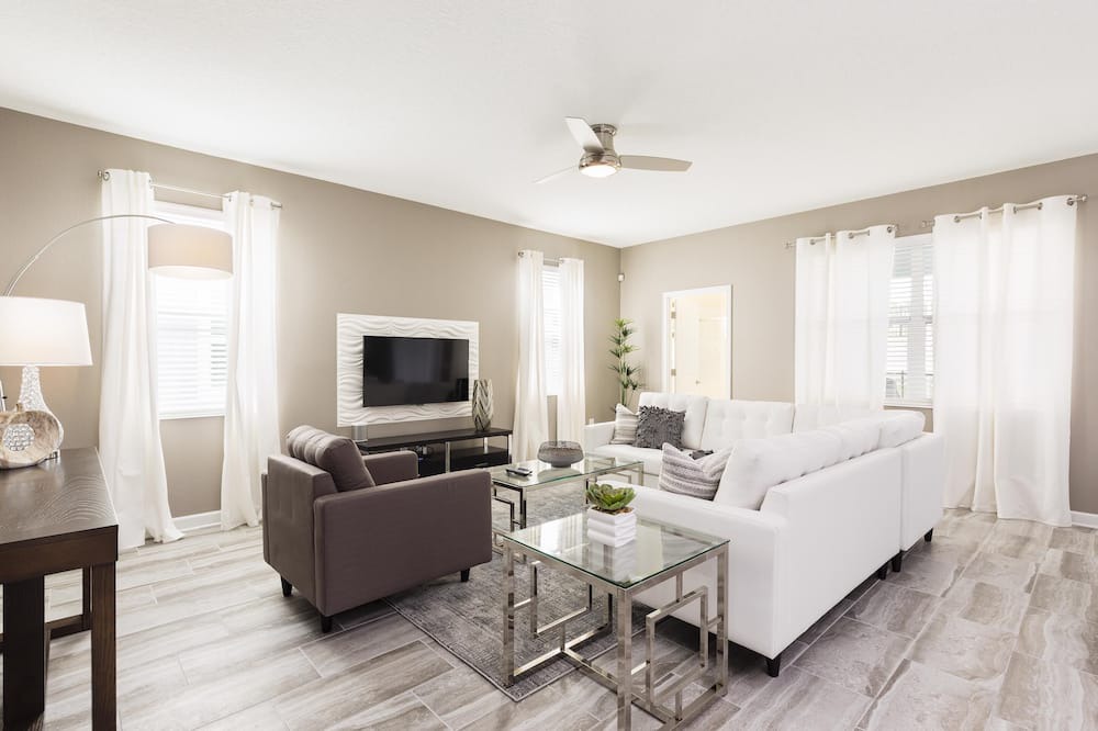 Davenport Condo | Cozy Family Pool Home with Game Room-1516MB