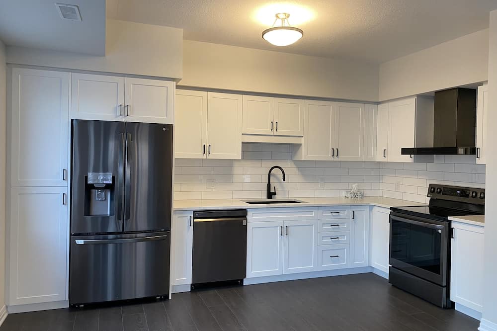 Kitchener House | Spacious rooms near conestoga college