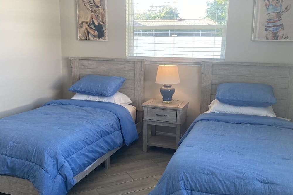 Caloosahatchee Villa | Recently remodeled and in a great location close to downtown and area beaches!