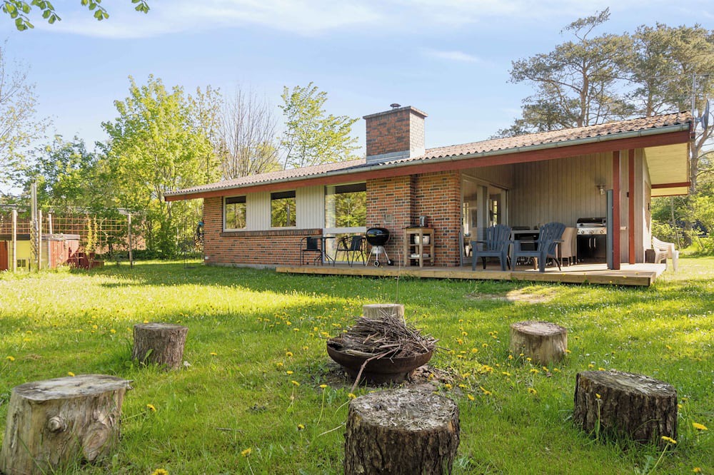 Udbyhøj House | Charming brick house with sauna and fjord view