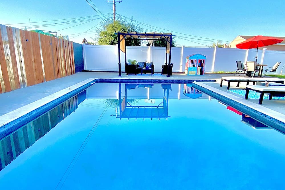 Baldwin Park House | " Beautiful Pool Home"