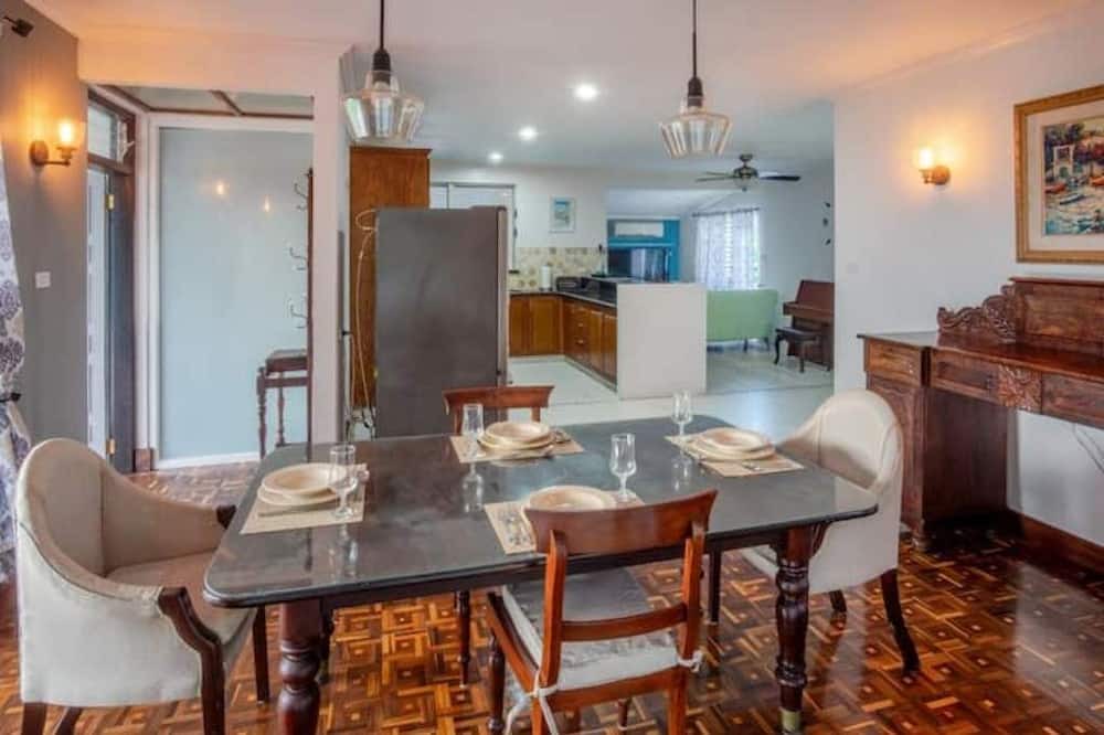 Little Battaleys House | The Retreat. Your home away from home.