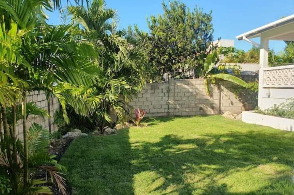 Little Battaleys House | Studio Retreat. Your home away from home
