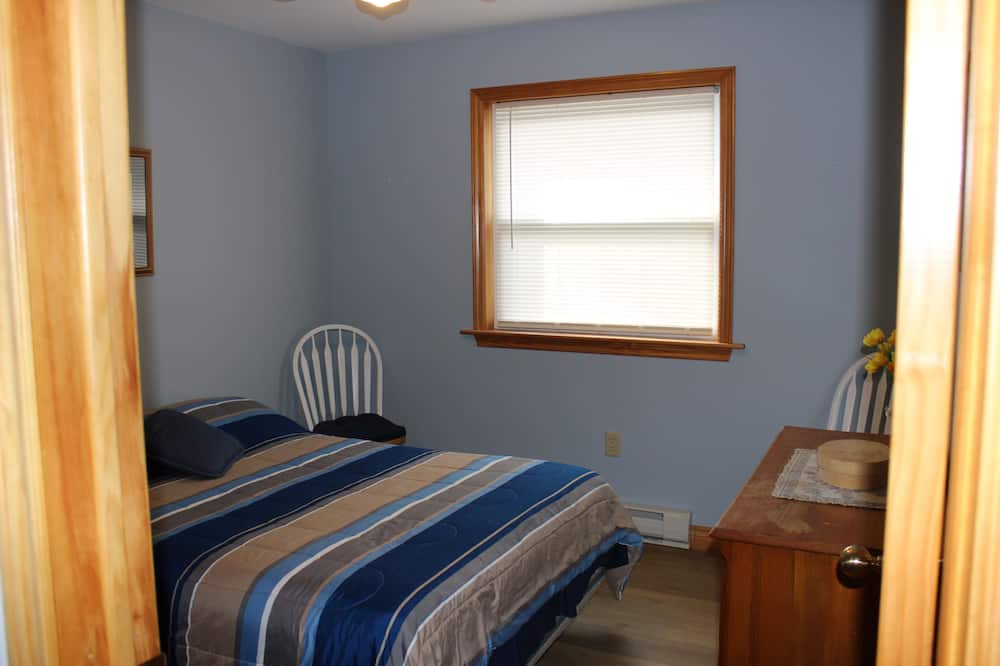 Saint Patrick Cottage | Beautiful 4 Season Lakefront Cottage on quiet Lily Lake