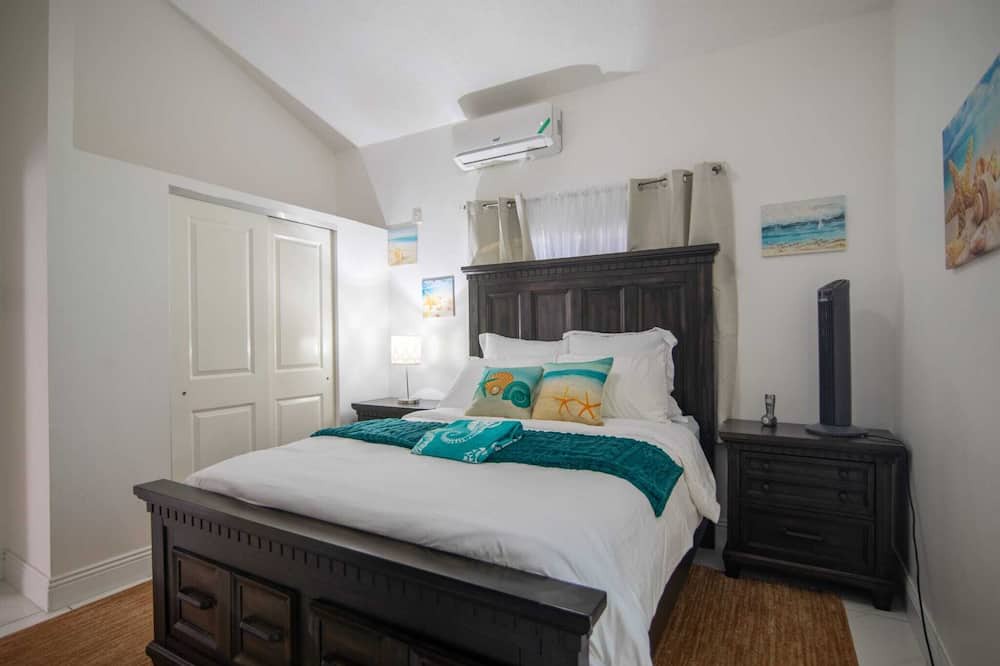 Kingston House | Charming 1-bedroom house with WiFi and AC 20 min from Kingston