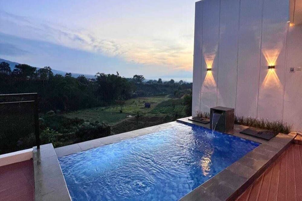 Sidomulyo House | VILLA ARSY : 3 Bedrooms with AC for comfort and freshness in Batu City,East Java