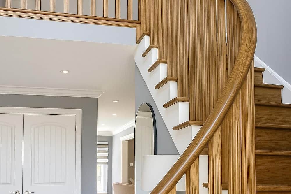 Whitby House | Luxury home 4BR, Pool, & 5 Mins to 401