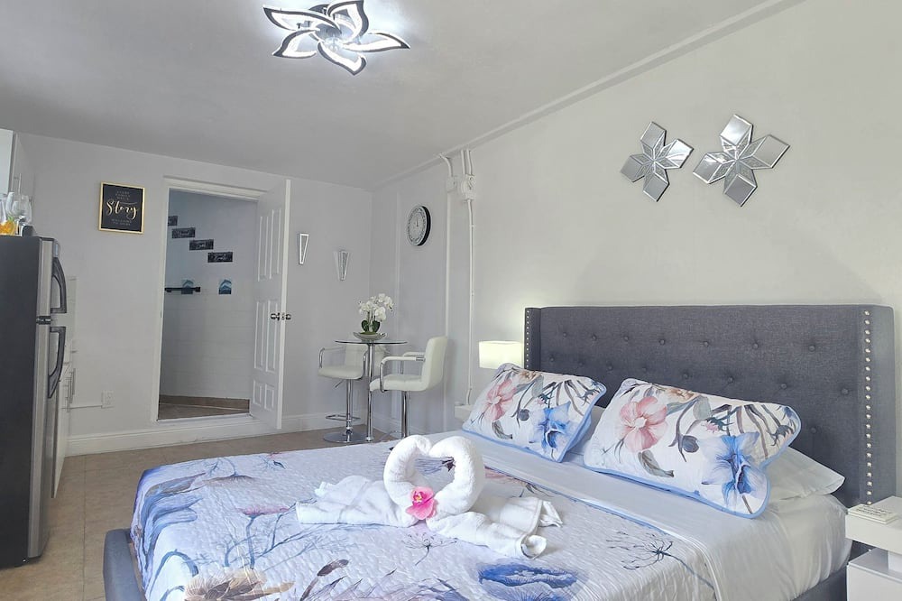 West Hollywood Apartment | Cozy Studio for 2 Near Hard Rock Casino & Guitar Hotel and Hard Rock Stadium