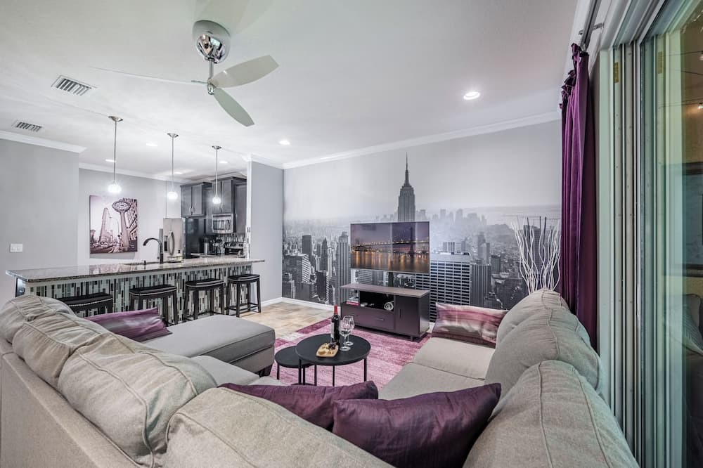 Bearss Plaza House | LUXURIOUS LIVING incl. Pool, Gym, Sauna, Jogging Trails & More