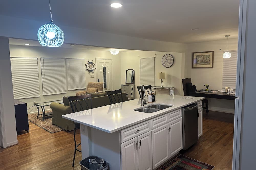 East Durham Bed & Breakfast | Charming 2-bedroom bed & breakfast in Durham with WiFi, AC