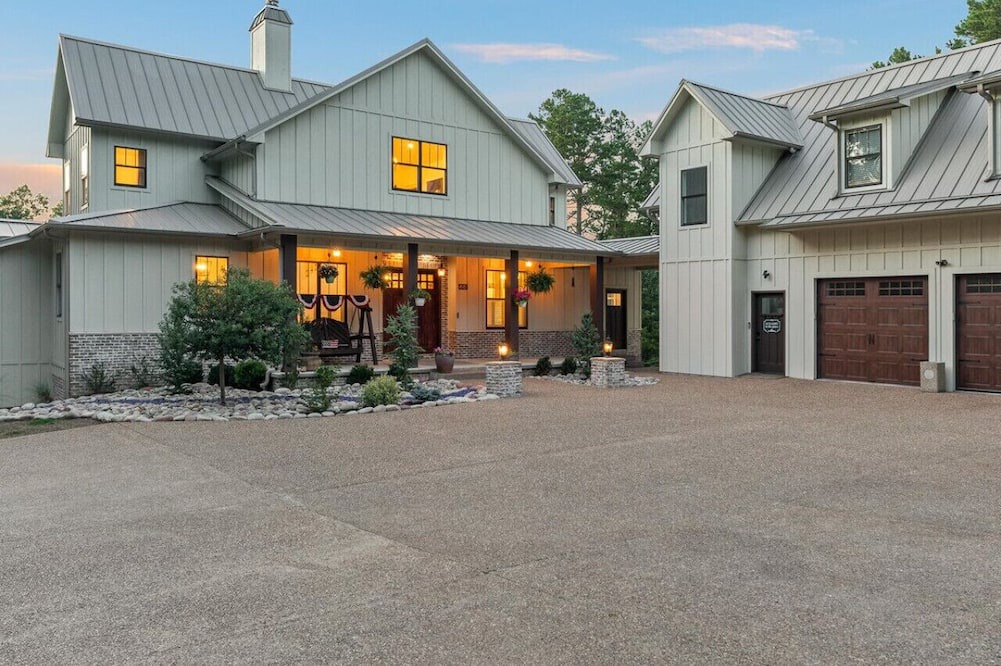 Eureka Springs House | Luxe Lodge in Eureka Springs