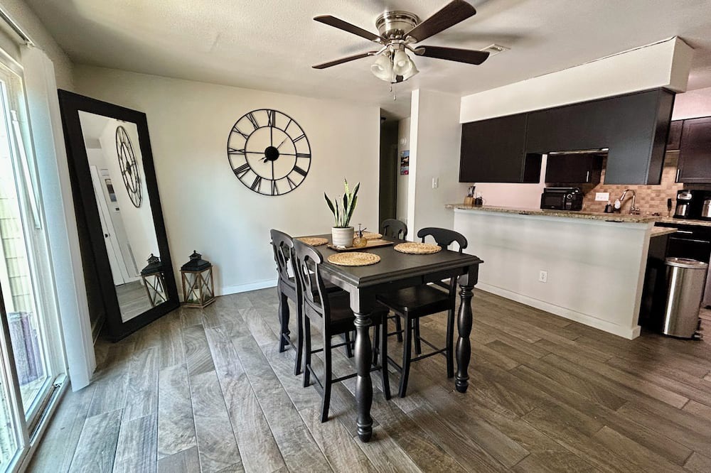 Anderson Mill House | Cozy 2BR Retreat with Home Gym and Desks in Safe NW Austin Near Parks