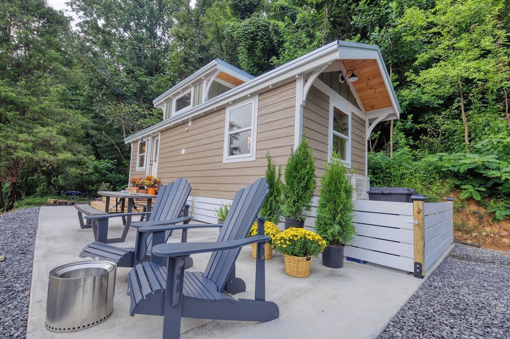 Newport Cabin | The Leconte Tiny Home Overlooking the Pigeon River