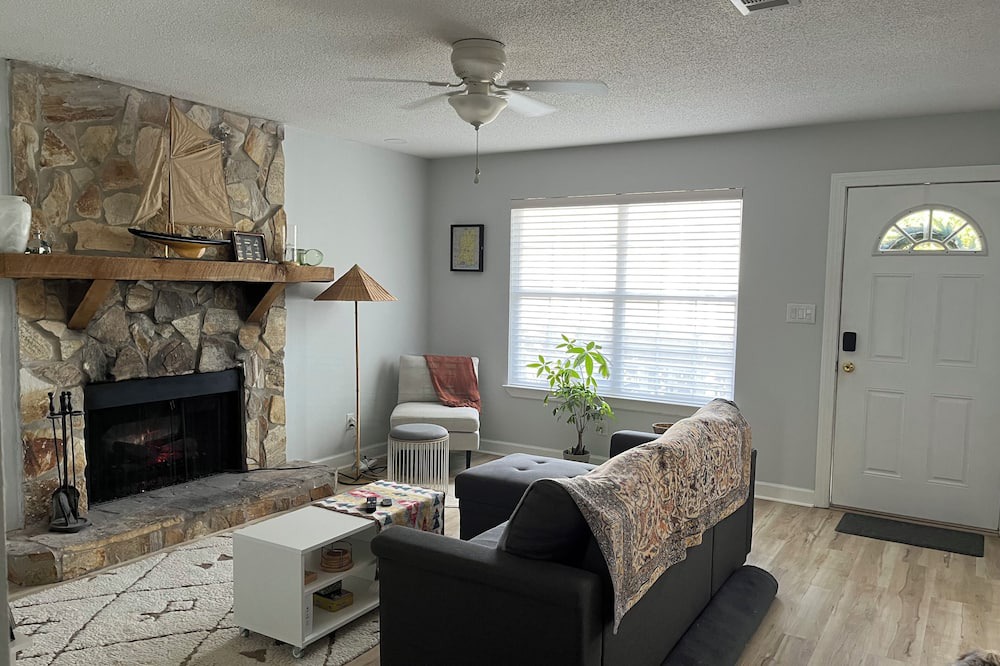 Pascagoula House | Charming 3-bedroom house in peaceful Pascagoula only a walk to the beach.