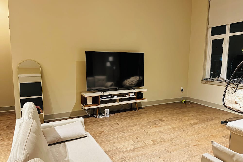 West Bellevue Apartment | Cozy 1-bedroom apartment in charming Bellevue with WiFi